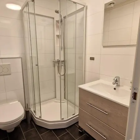 Bensvik Brygge Apartment Vaeroy